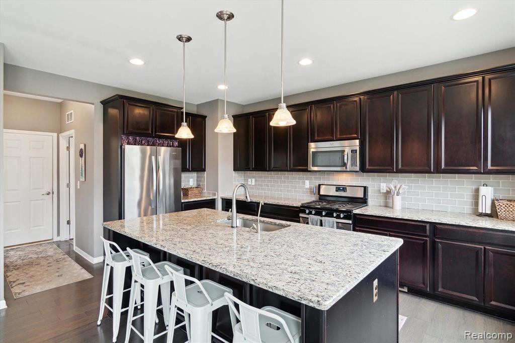 571 HUDSON Circle, South Lyon, MI 48178 — Photo 18