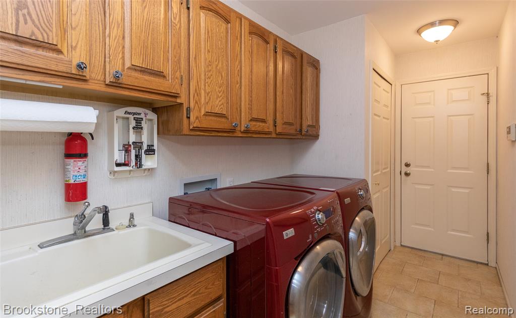 6871 Berry Pointe Drive, Clarkston, MI 48348 — Photo 27