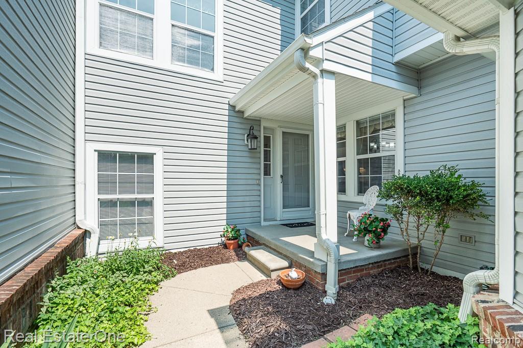 5936 Creekside Drive, 87, Troy, MI 48085 — front exterior
