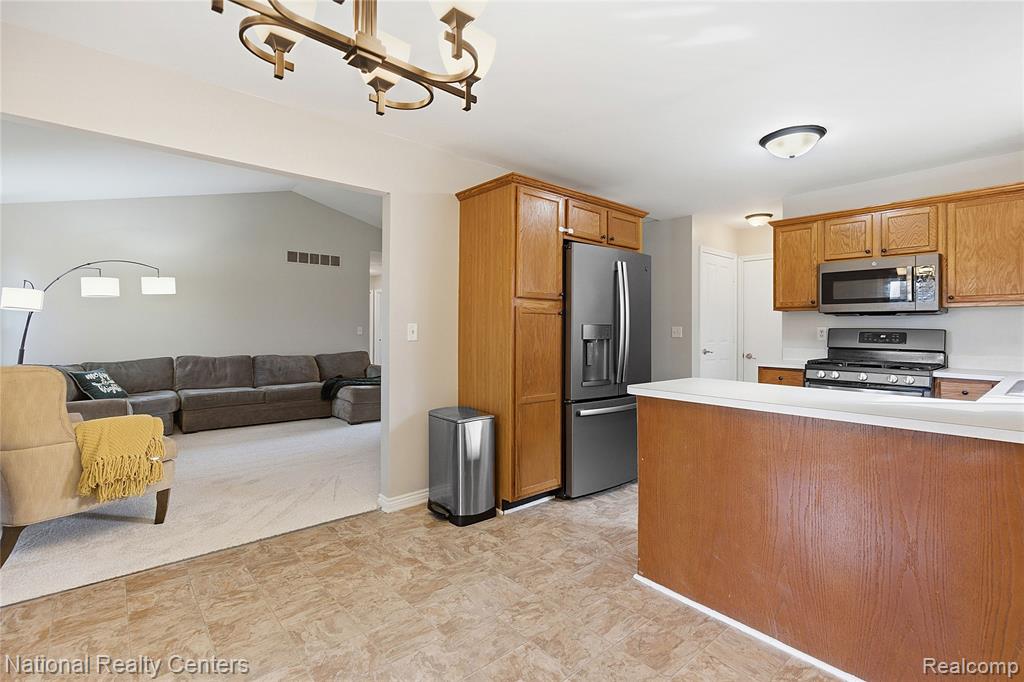 50049 Dove Lane, Chesterfield, MI — Photo 25