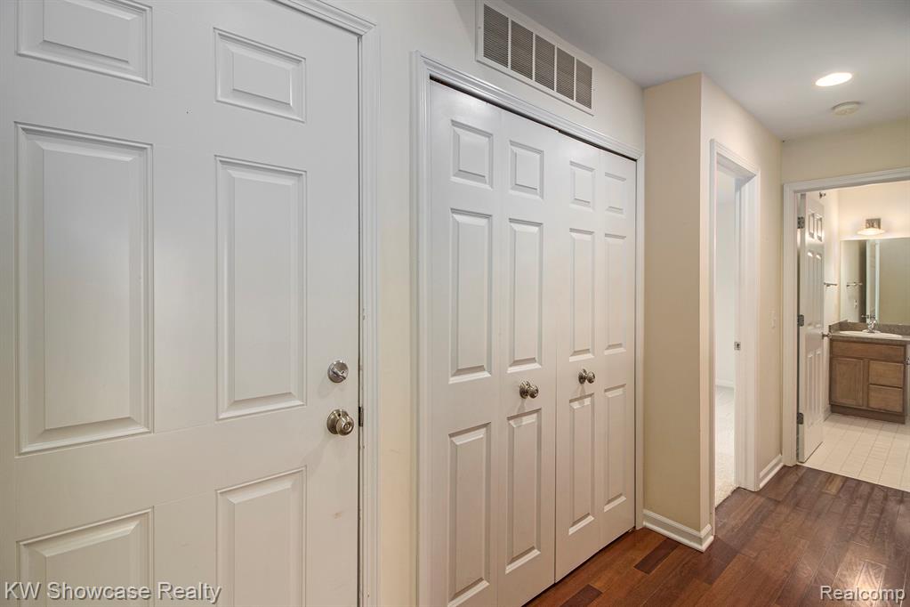 6600 Trillium Village Lane, 17, Clarkston, MI — Photo 16