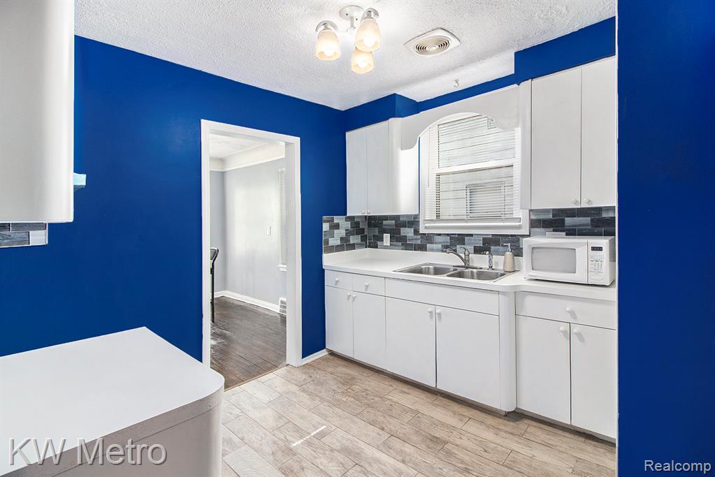 9577 Minock, Detroit, MI 48228 — Photo 6