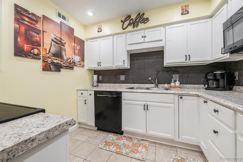 35912 Ann Arbor Trail, Livonia, MI 48150 — Photo 10
