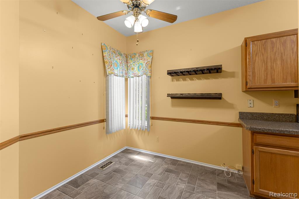 6546 Quail Run Circle, Westland, MI — Photo 13