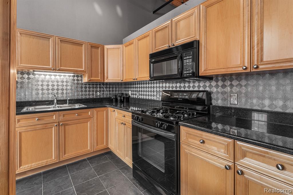 200 River Place Drive, 33, Detroit, MI 48207 — Photo 8