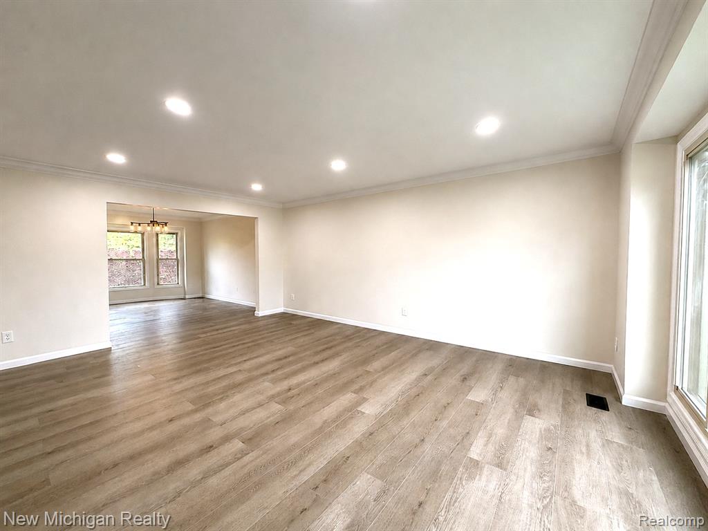 650 Deerfield Court, Rochester Hills, MI 48309 — Photo 8