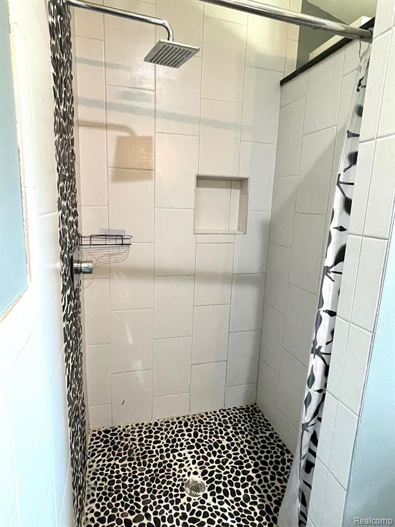 8488 ROBINWOOD Circle, Shelby Twp, MI 48317 — Photo 18
