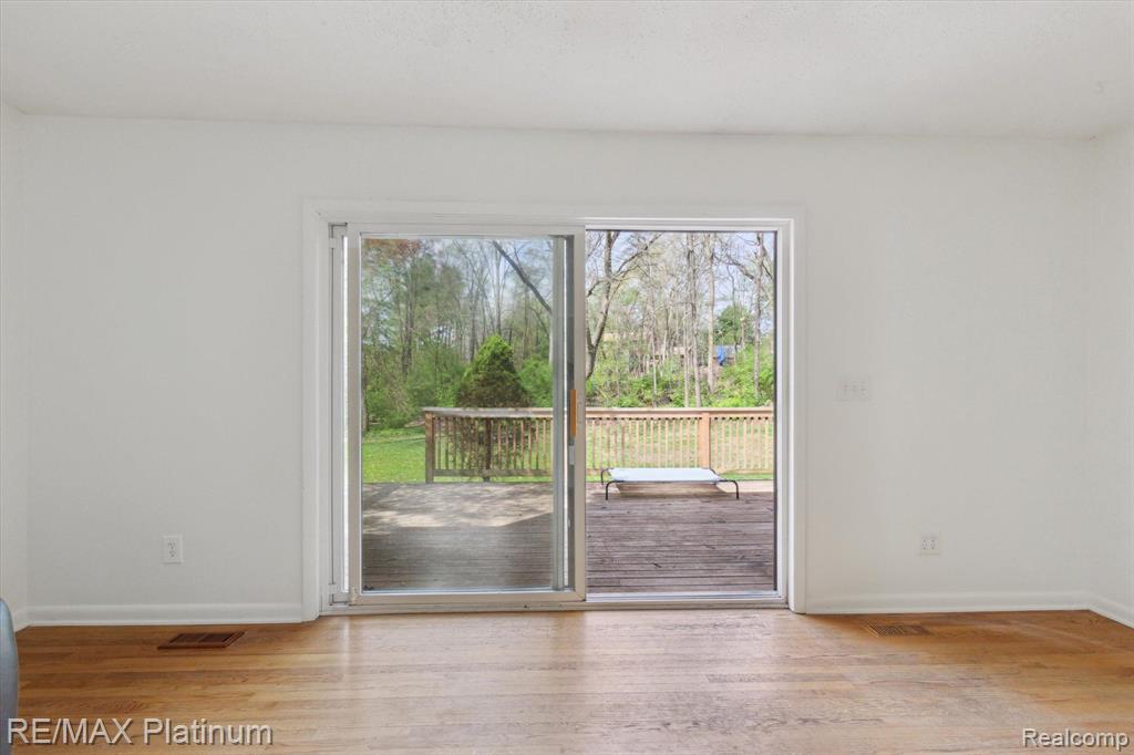 5440 BRADFORD Circle, Brighton, MI 48114 — Photo 16