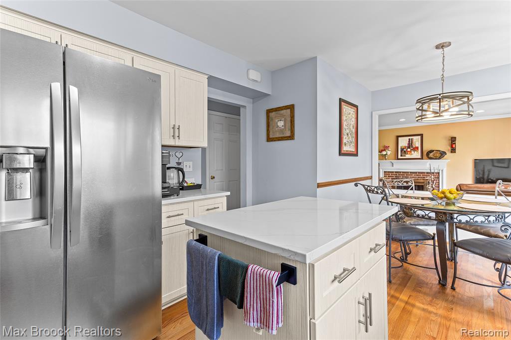 5492 Charrington Court, West Bloomfield, MI 48324 — Photo 16