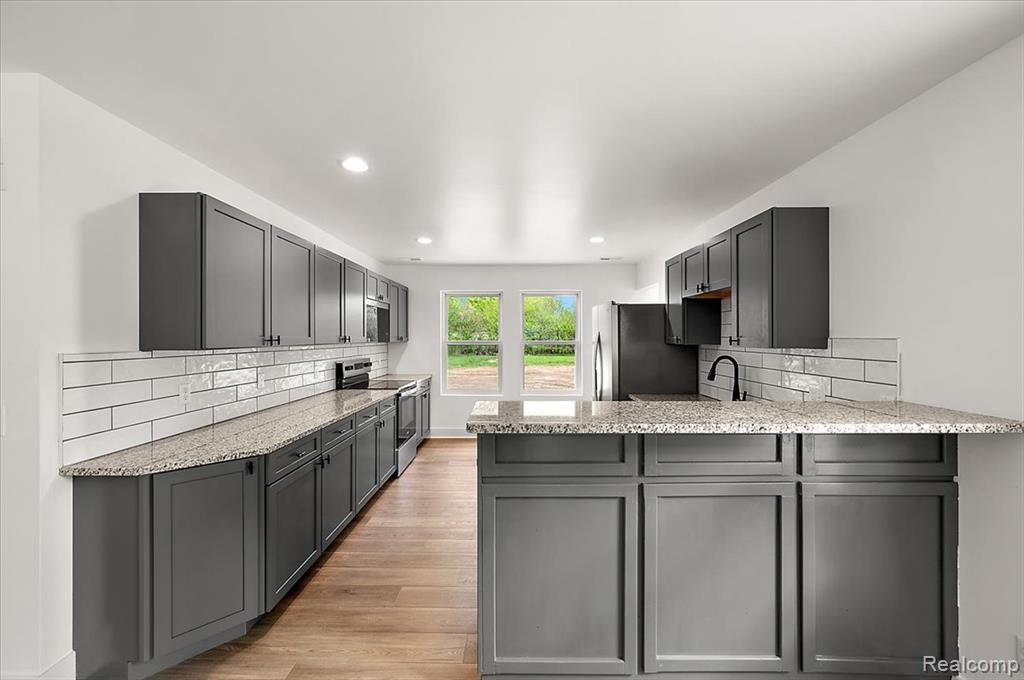 6165 Woodsdale Drive, Grand Blanc, MI 48439 — Photo 12