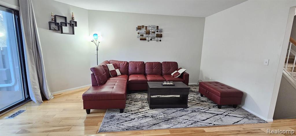 894 YORKTOWN, Northville, MI 48167 — Photo 3