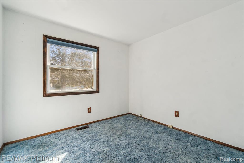 430 WILD OAK Lane, Perry, MI 48872 — Photo 23