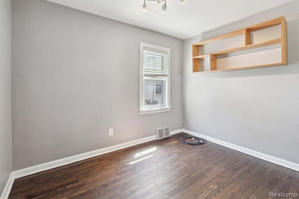 812 N KENWOOD Avenue, Royal Oak, MI 48067 — Photo 22