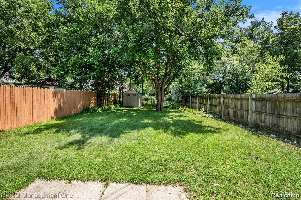 838 Pinecrest Drive, Ferndale, MI 48220 — Photo 14