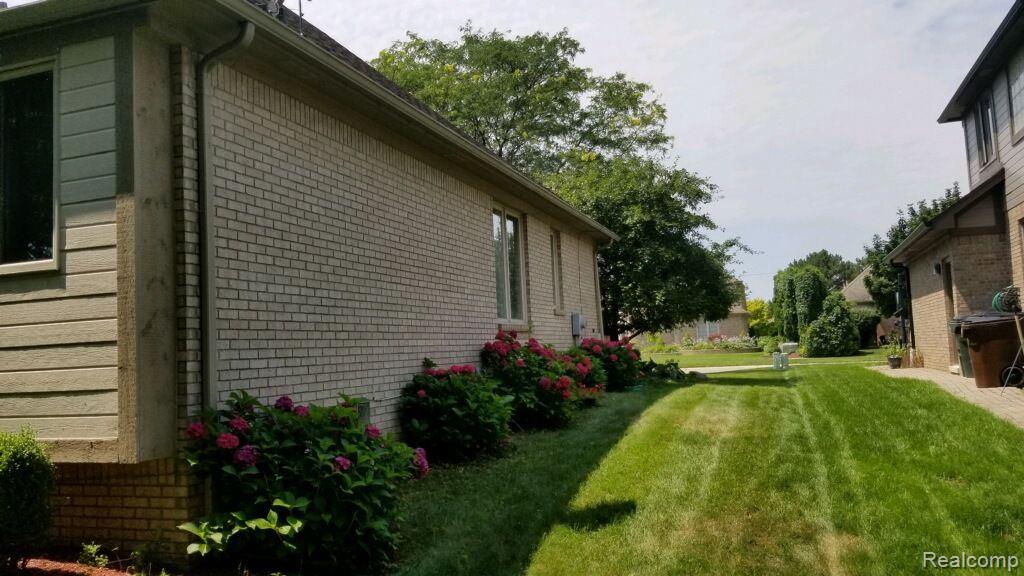 48280 ELMWOOD Drive, Shelby Twp, MI 48315 — Photo 17