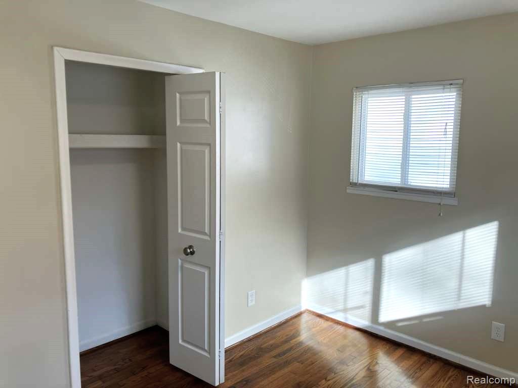 861 E DALLAS Avenue, Madison Heights, MI 48071 — Photo 19