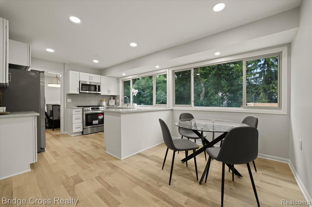 655 S Spinningwheel Lane, Bloomfield Hills, MI 48304 — Photo 13