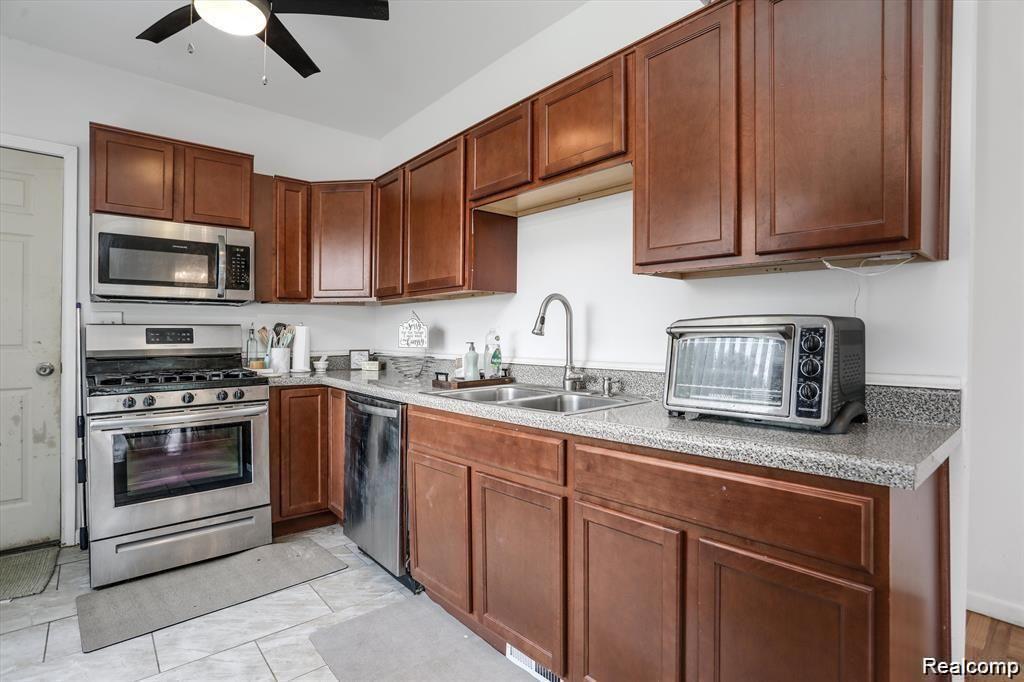 611 ASHLAND Street, Detroit, MI 48215 — Photo 2