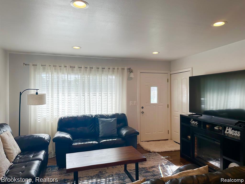 41371 HAMILTON Drive, Sterling Heights, MI 48313 — Photo 8