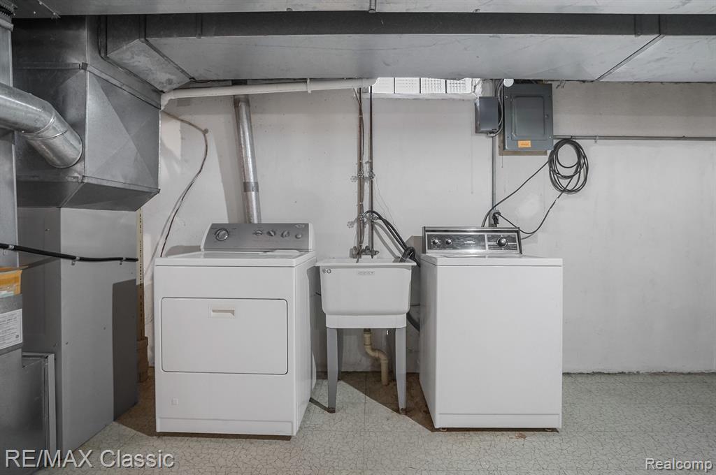 1227 E FRANCISCAN, Canton, MI 48187 — Photo 40