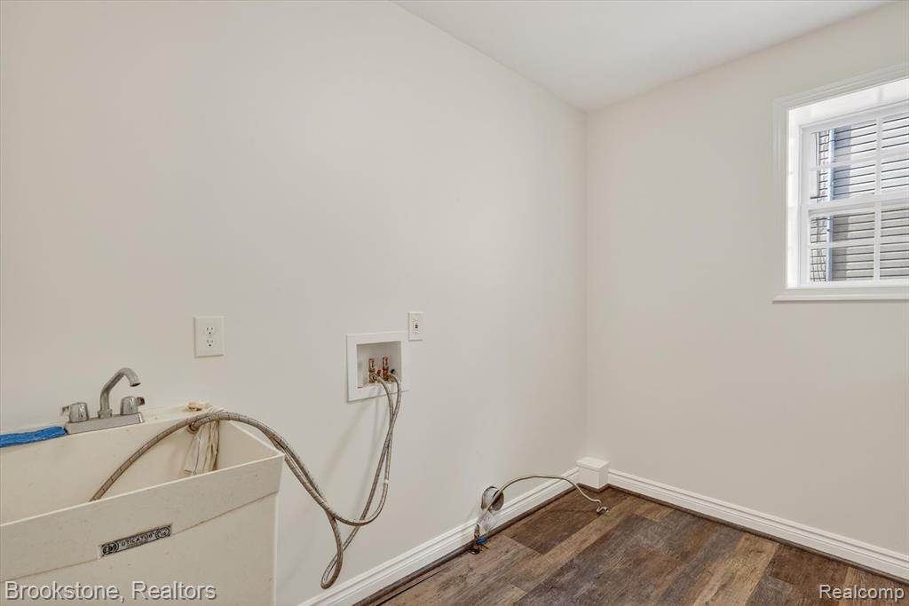 3695 Lotus Drive, Waterford, MI 48329 — Photo 28