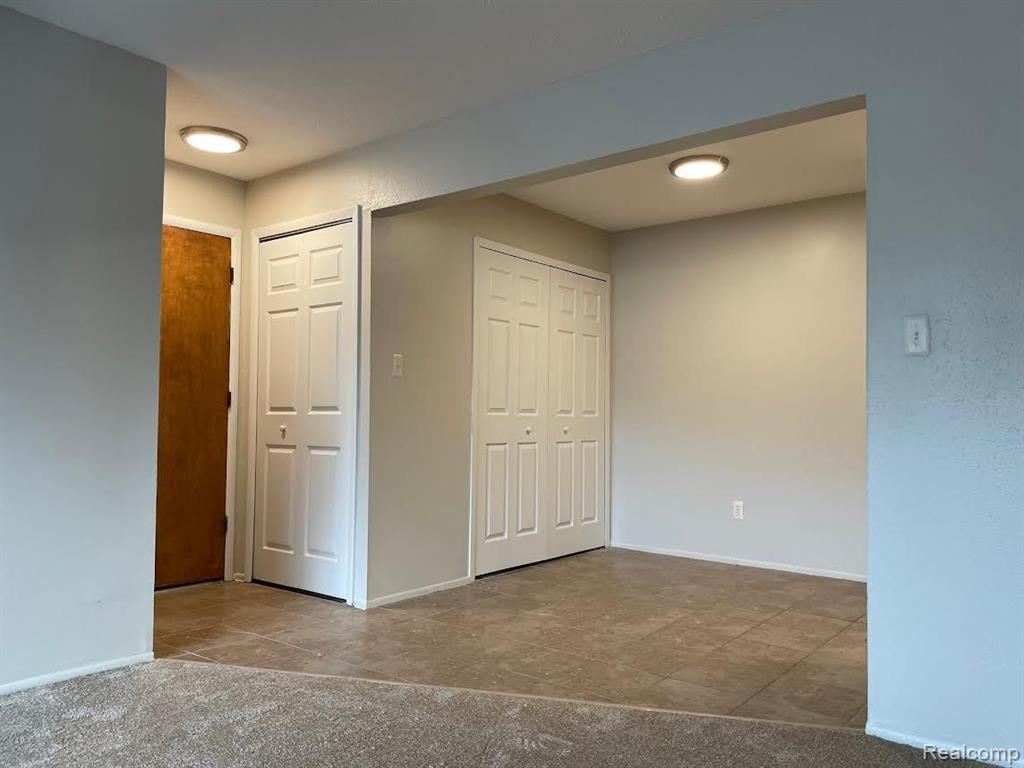 865 E SUMMIT Street, Milford, MI 48381 — Photo 10