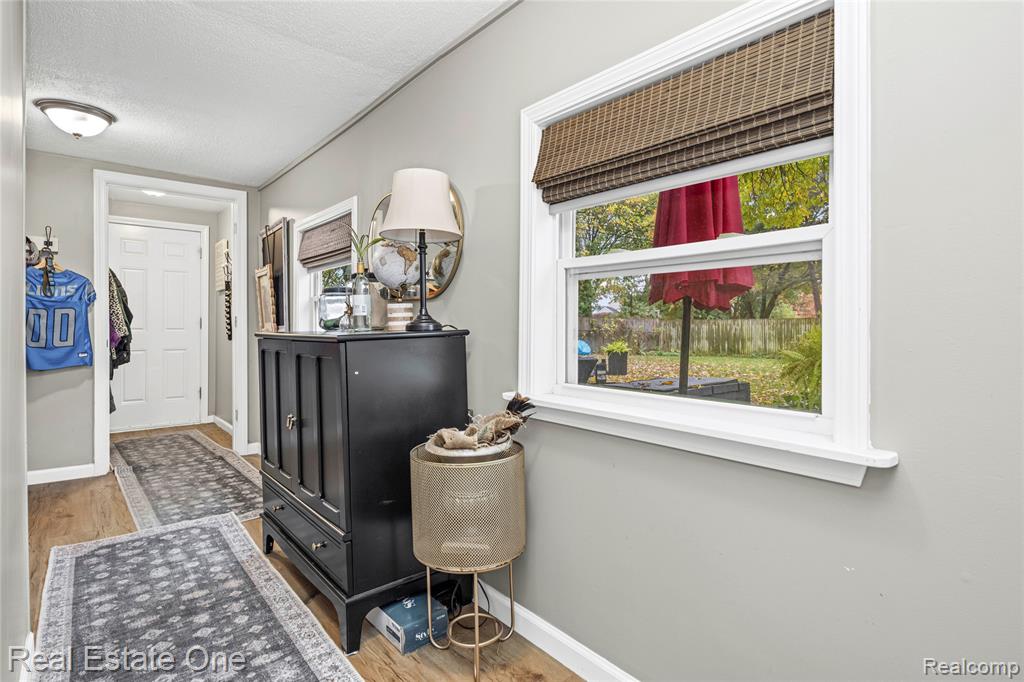 881 Tyrone Avenue, Waterford, MI 48328 — Photo 25