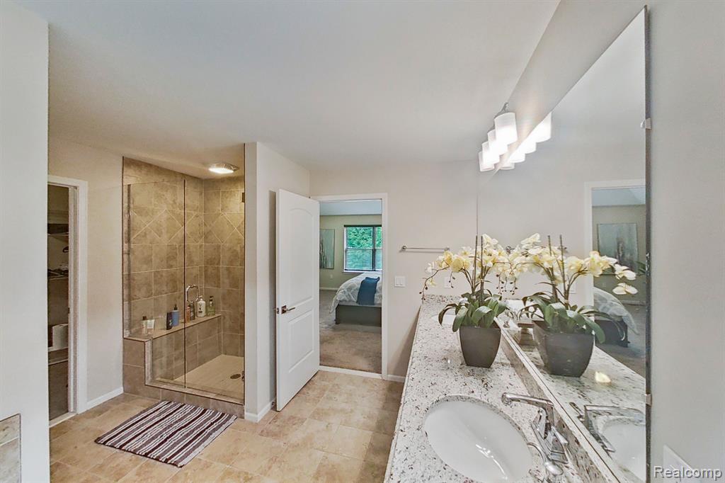 50736 SEVILLA Circle, Novi, MI — Photo 44