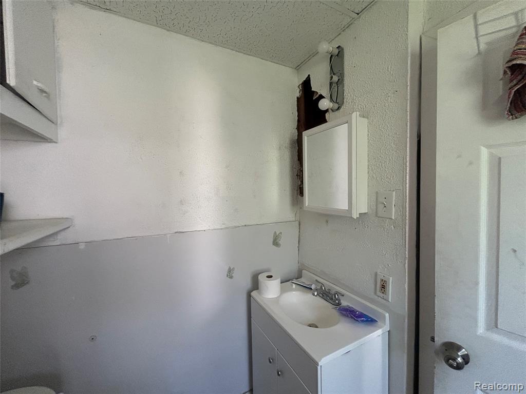 40 Dwight Avenue, Pontiac, MI 48341 — Photo 10
