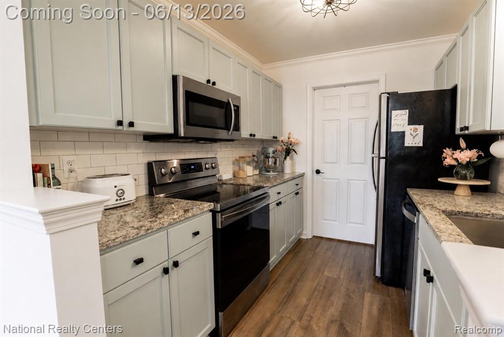 4033 Berkshire Drive, Sterling Heights, MI 48314 — Photo 5