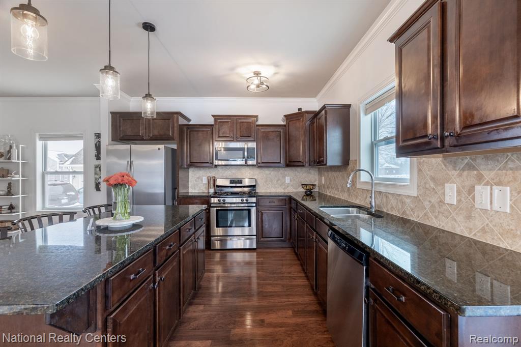 7025 Marigold Court, Grand Blanc, MI 48439 — Photo 9