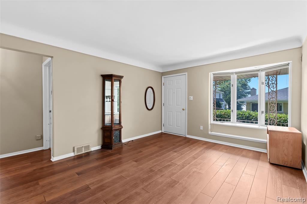 9044 Kemper Drive, South Lyon, MI 48178 — Photo 9