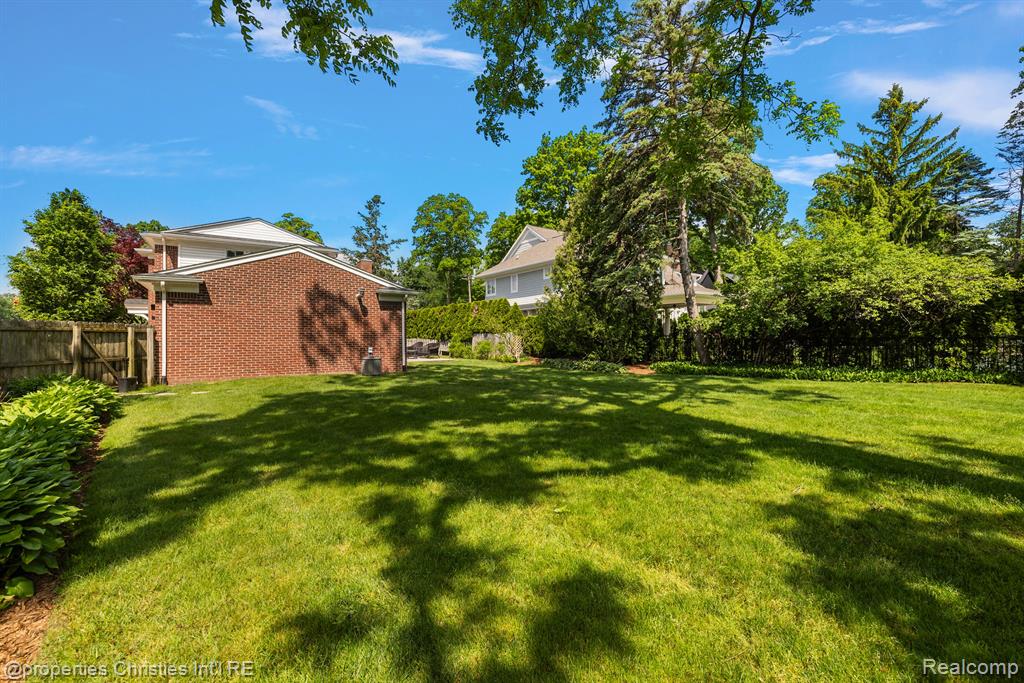 908 CHESTERFIELD Avenue, Birmingham, MI 48009 — Photo 56