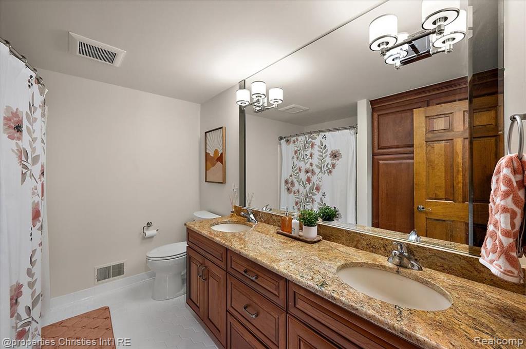1071 Woodbridge Lane, Rochester, MI 48306 — Photo 46