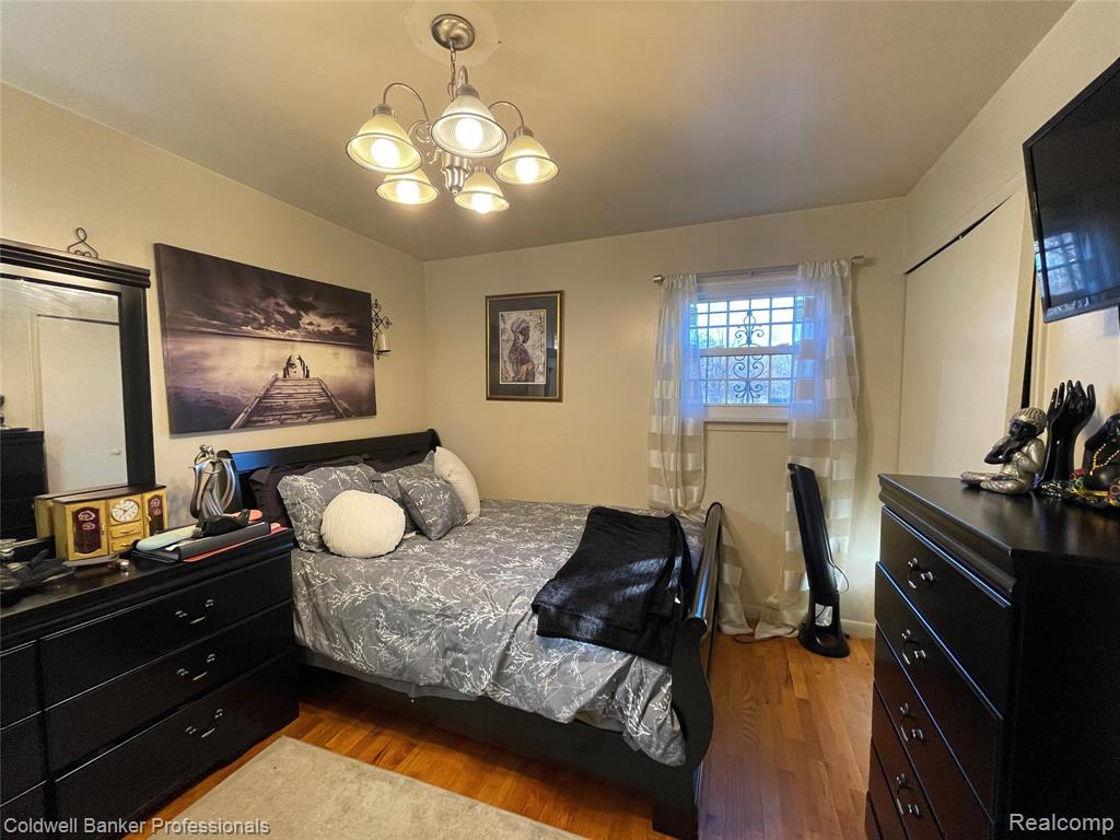 5021 Forest Side Drive, Flint, MI, 48532