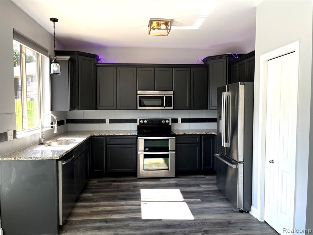 5700 APPIAN Way, Waterford, MI 48329 — Photo 11