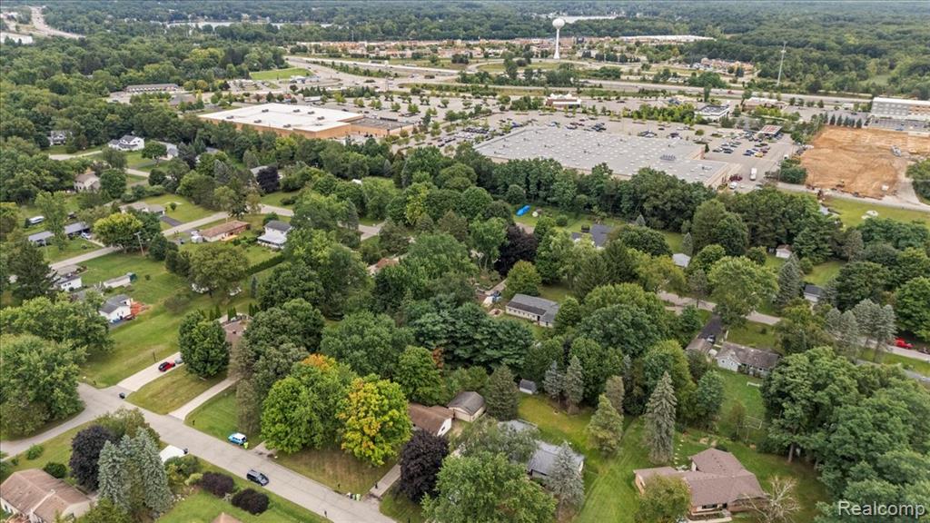 6891 Somerset Drive, Brighton, MI 48116 — Photo 30