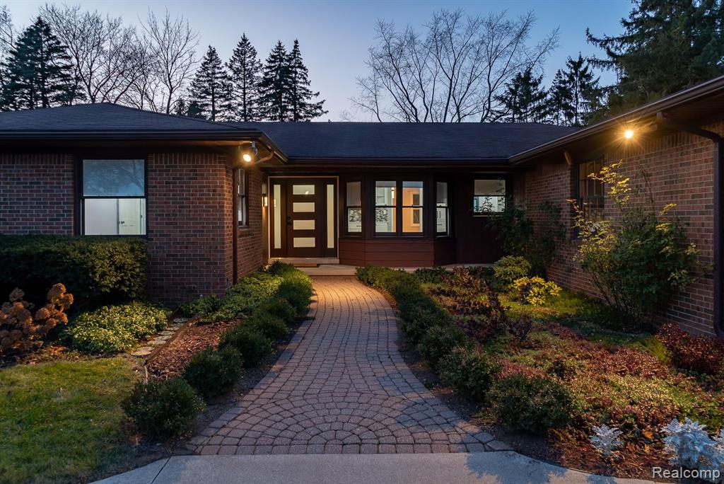 6865 FREDMOOR Drive, Troy, MI 48098 — Photo 47