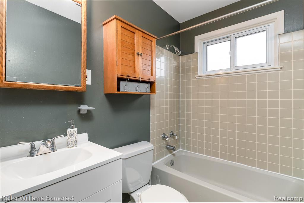 788 CLEOPHUS Parkway, Lincoln Park, MI 48146 — Photo 11