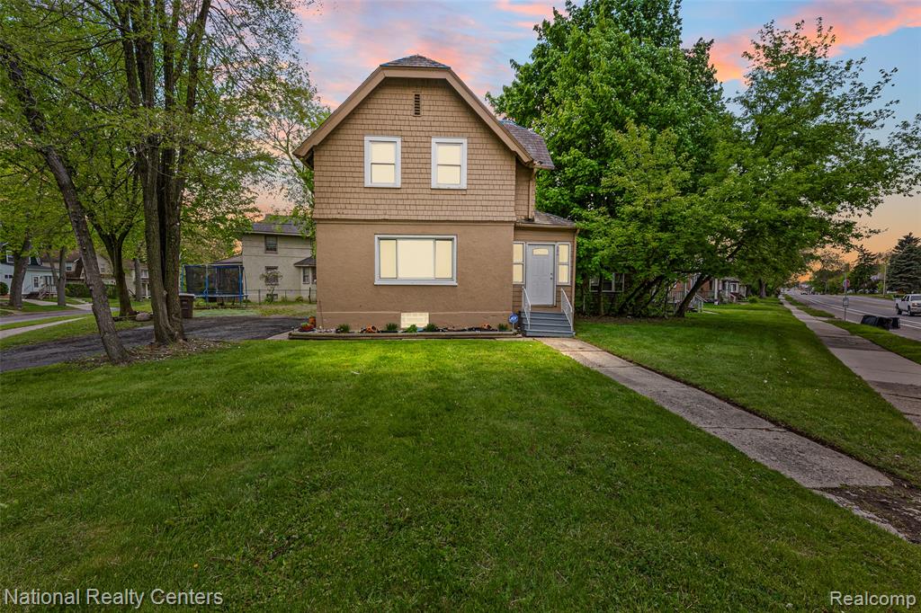 686 N Perry Street, Pontiac, MI 48342 — front exterior