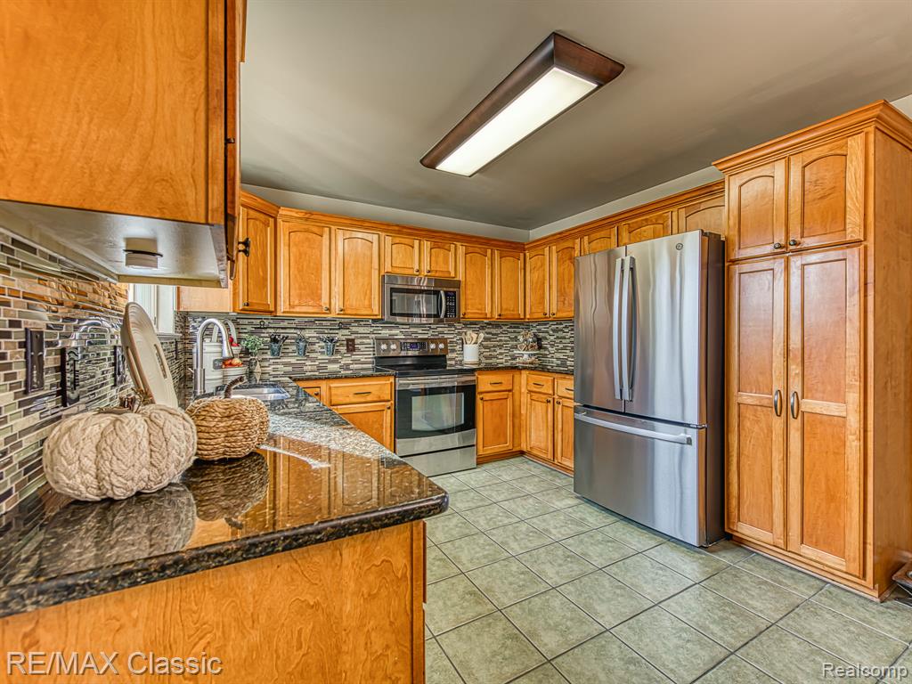 286 Waterlily, Whitmore Lake, MI 48189 — Photo 9