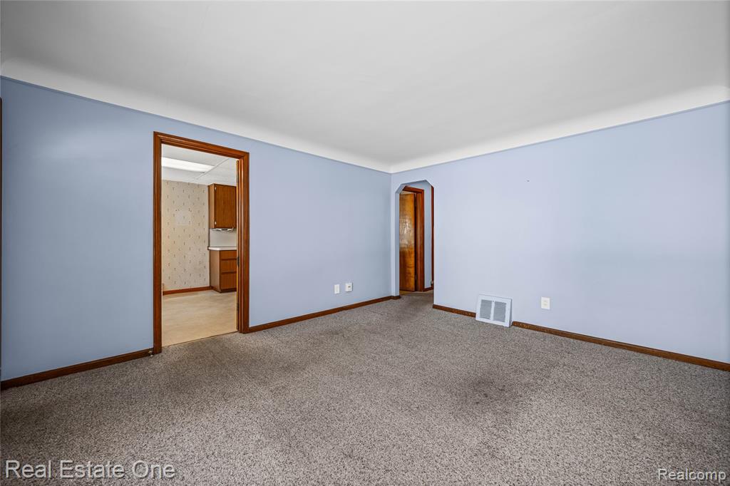 20688 Fleetwood Drive, Harper Woods, MI 48225 — Photo 9