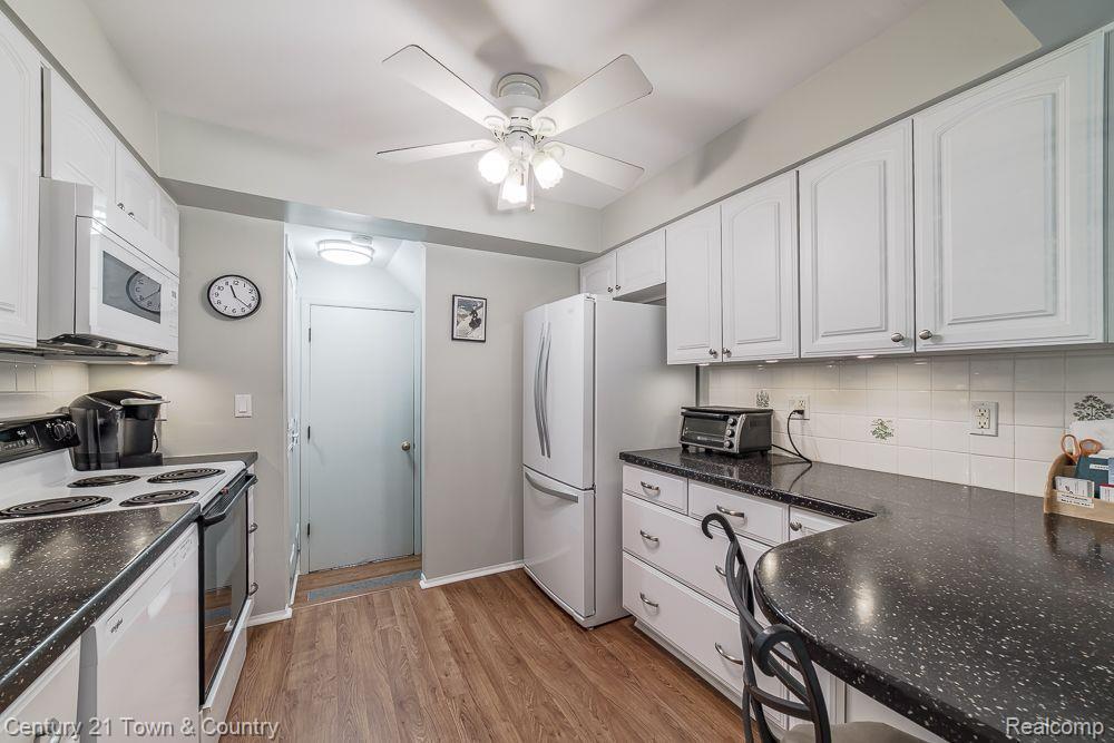 5395 BREEZE HILL, Troy, MI 48098 — Photo 14