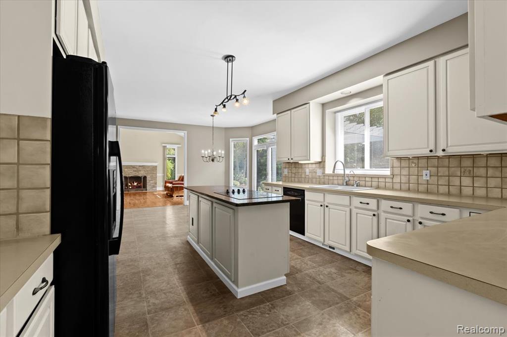 48075 Andover Drive, Novi, MI — Photo 14