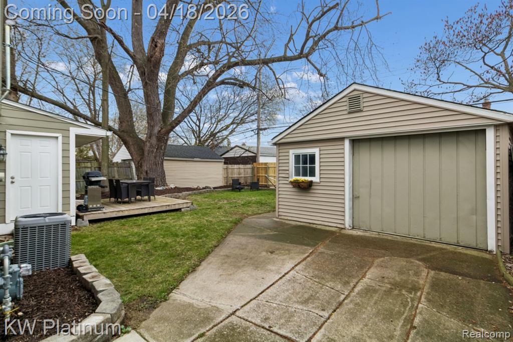 22436 Lakeland Street, Saint Clair Shores, MI 48081 — Photo 8