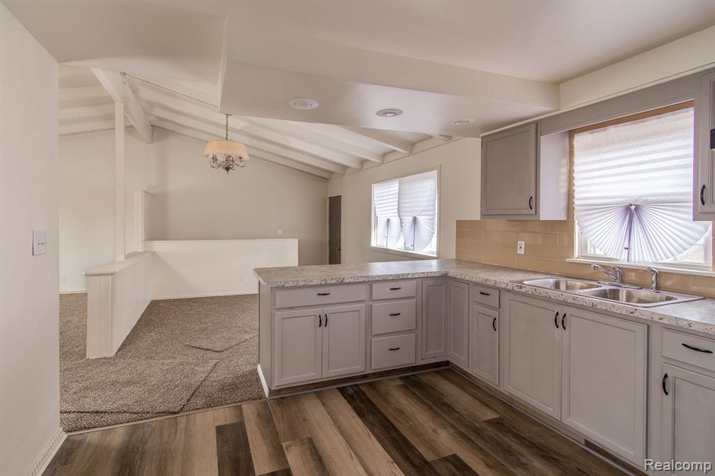 2303 W COLDWATER Road, Flint, MI 48505 — Photo 9
