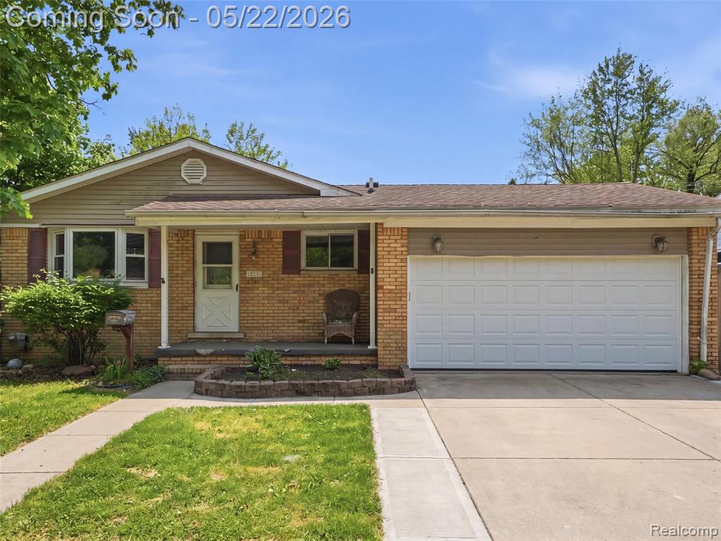 1295 1st Street, Lapeer, MI 48446 — front exterior