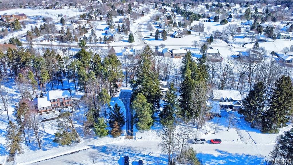 9619 Tree Top Court, Pinckney, MI, 48169