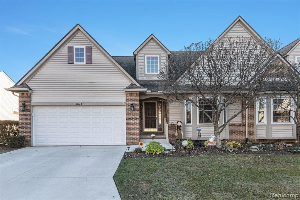 2574 KERRIA Drive, Howell, MI 48855 — Photo 35