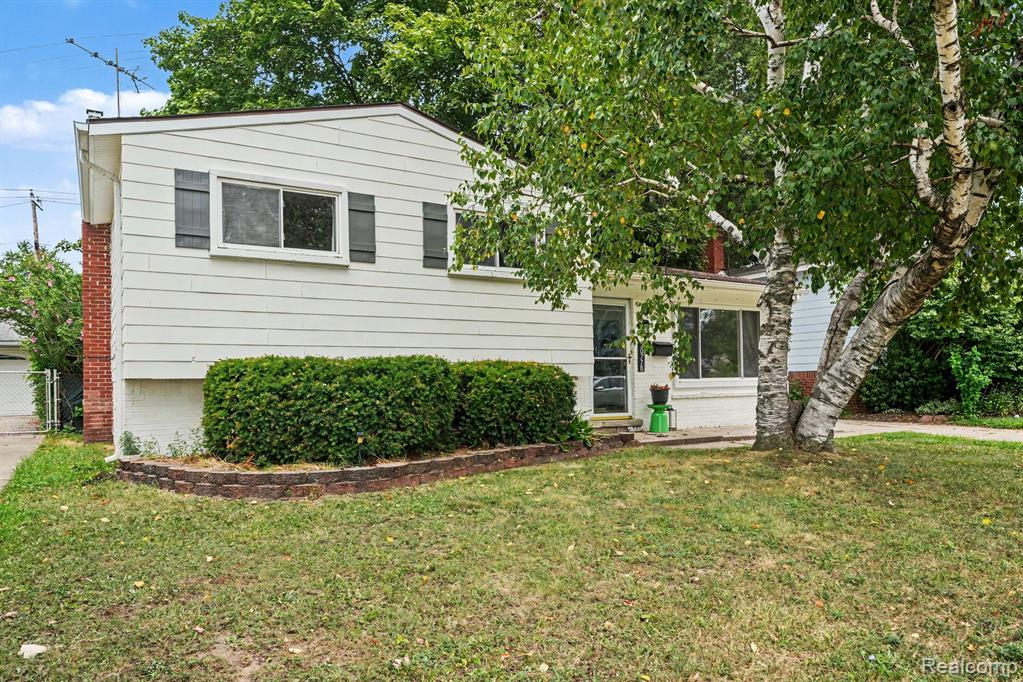 30778 Burlington Street, Westland, MI 48186